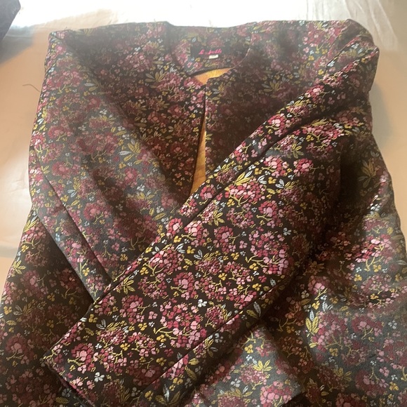 Blazer - Picture 2 of 2